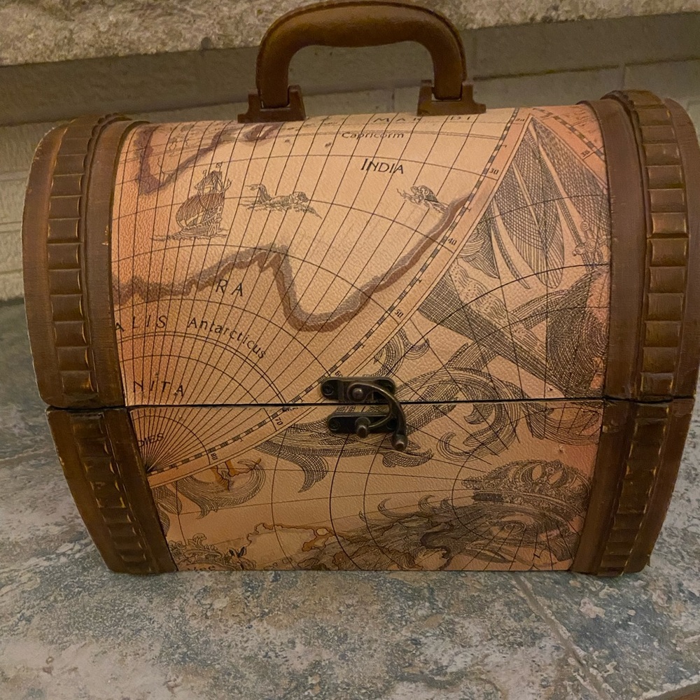 Small trunk/case with map design